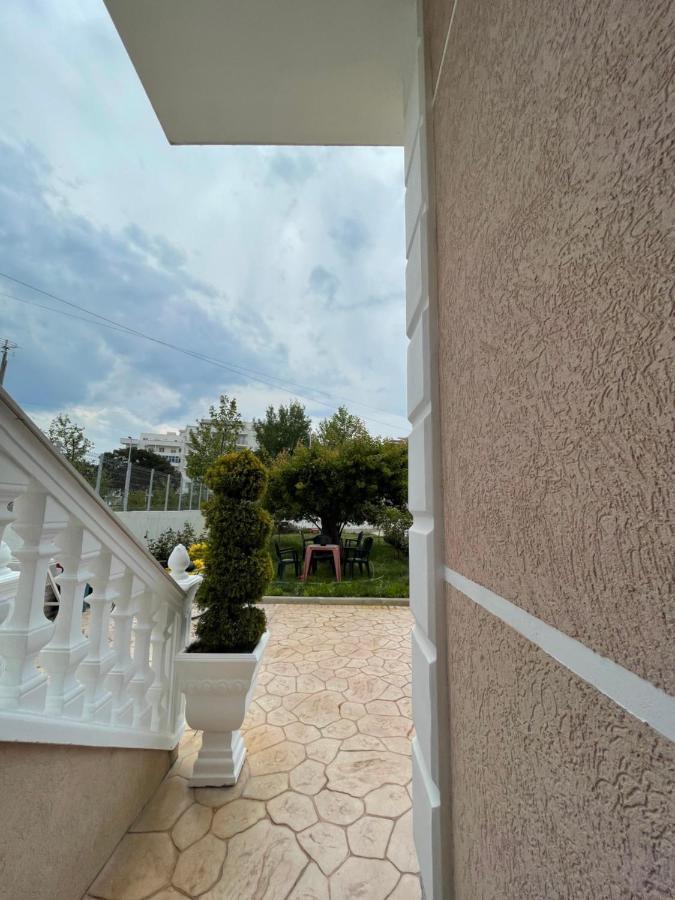 Rent Rooms Loren Vlore Exterior photo