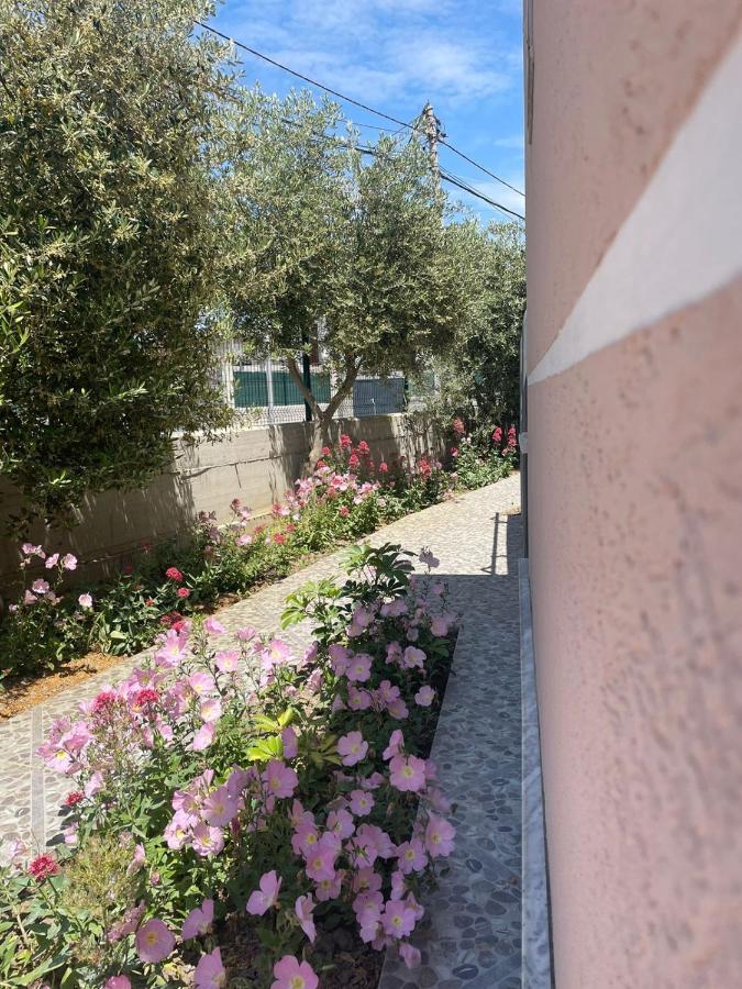 Rent Rooms Loren Vlore Exterior photo
