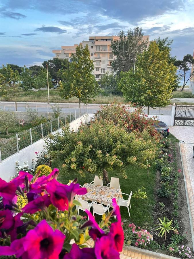 Rent Rooms Loren Vlore Exterior photo