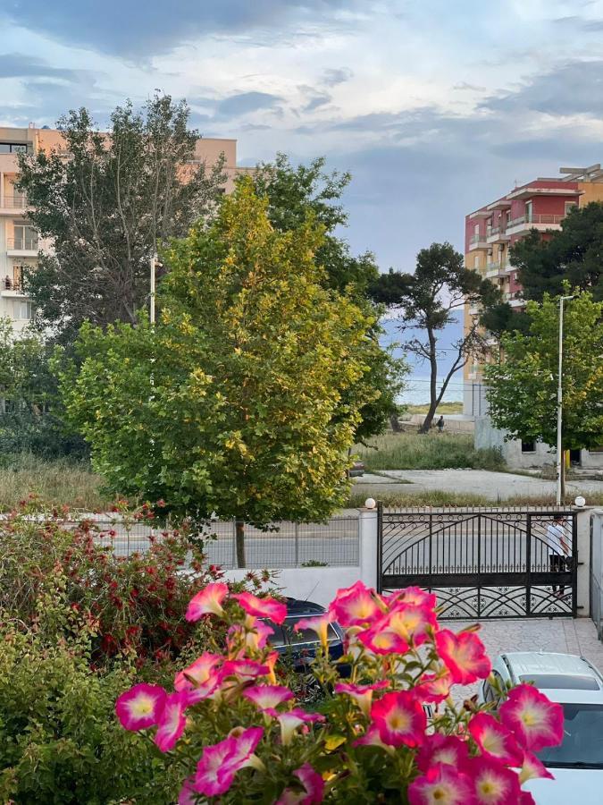 Rent Rooms Loren Vlore Exterior photo