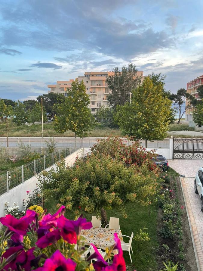 Rent Rooms Loren Vlore Exterior photo