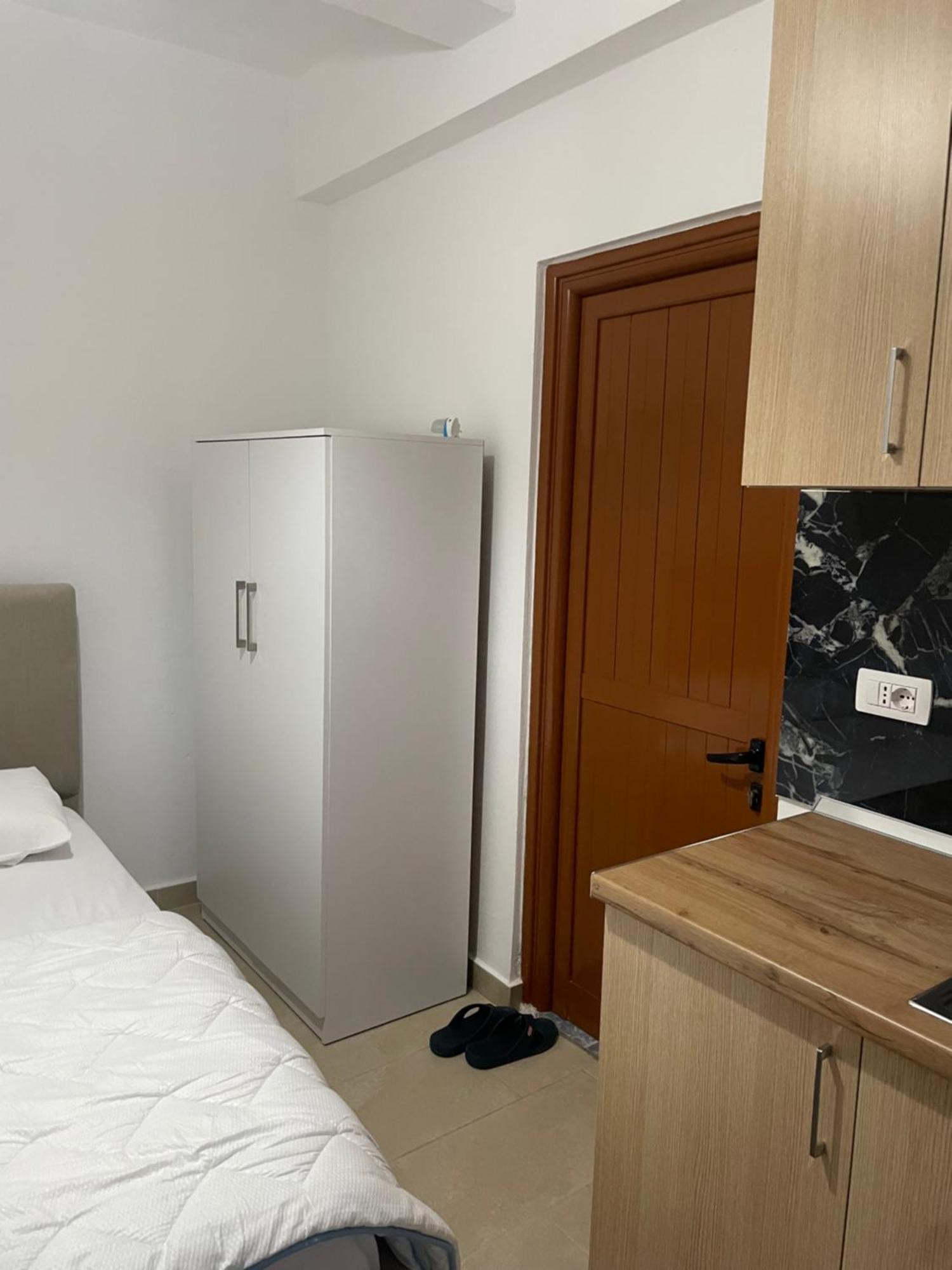 Rent Rooms Loren Vlore Exterior photo
