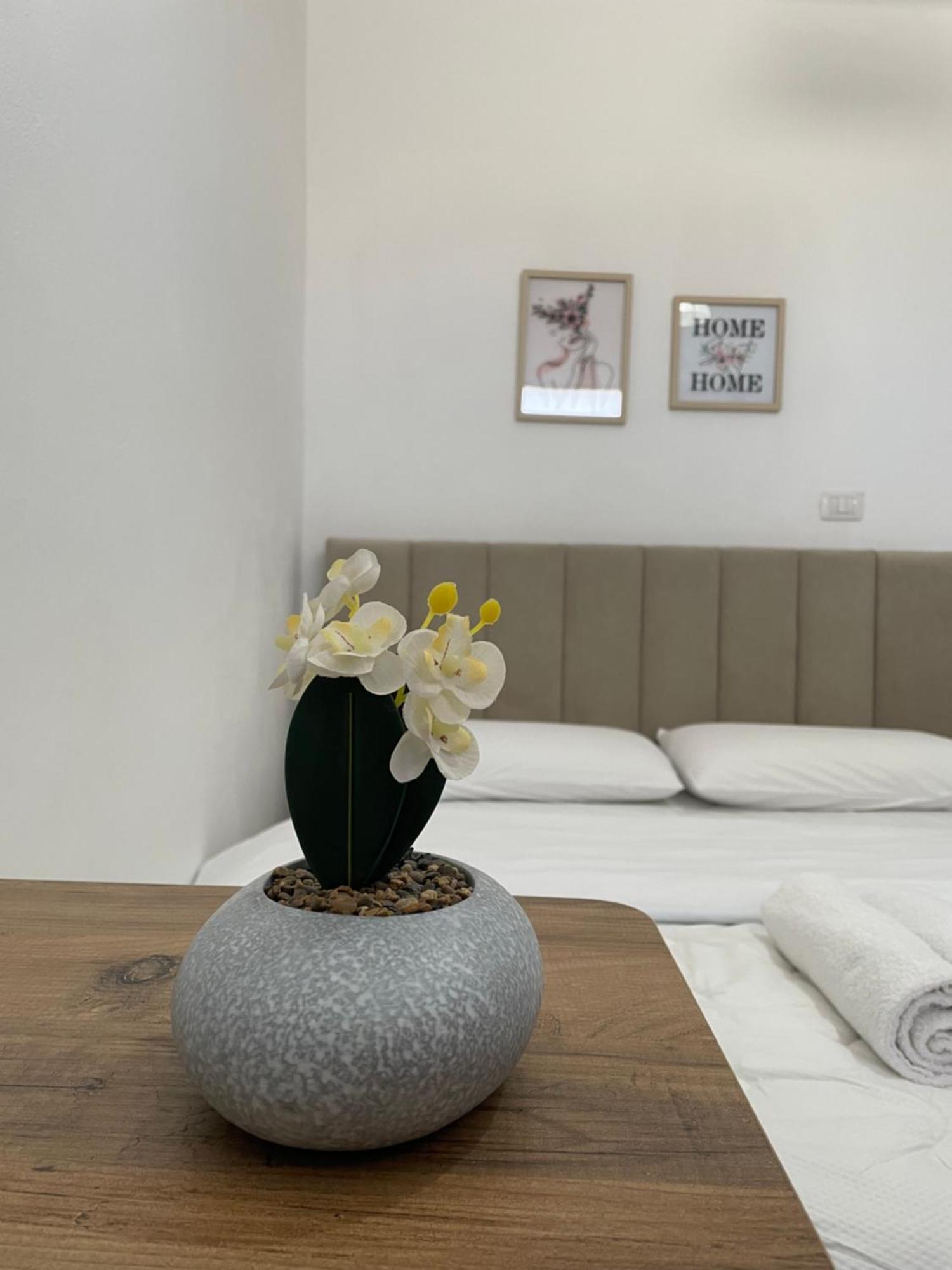 Rent Rooms Loren Vlore Exterior photo