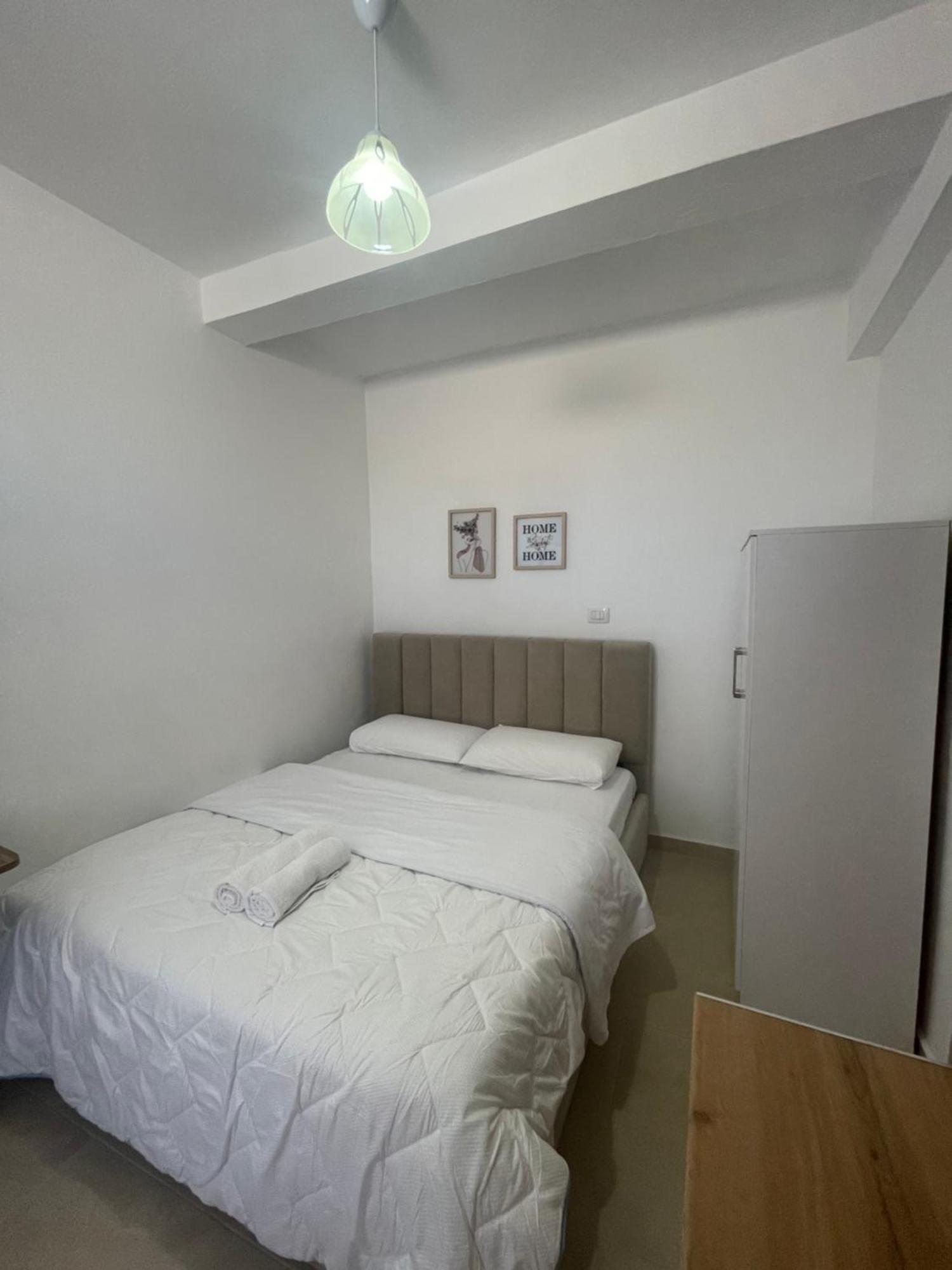 Rent Rooms Loren Vlore Exterior photo