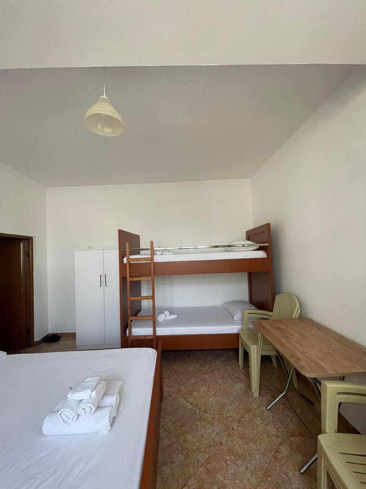 Rent Rooms Loren Vlore Exterior photo