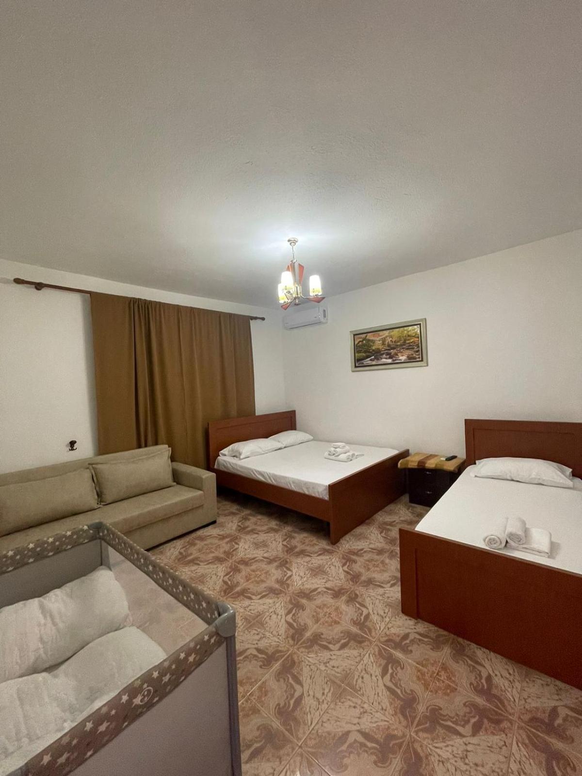 Rent Rooms Loren Vlore Exterior photo