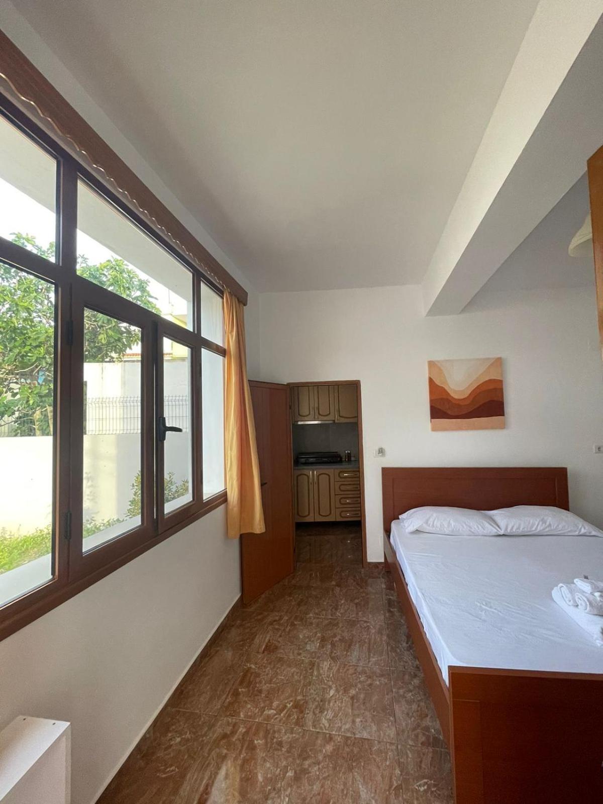 Rent Rooms Loren Vlore Exterior photo