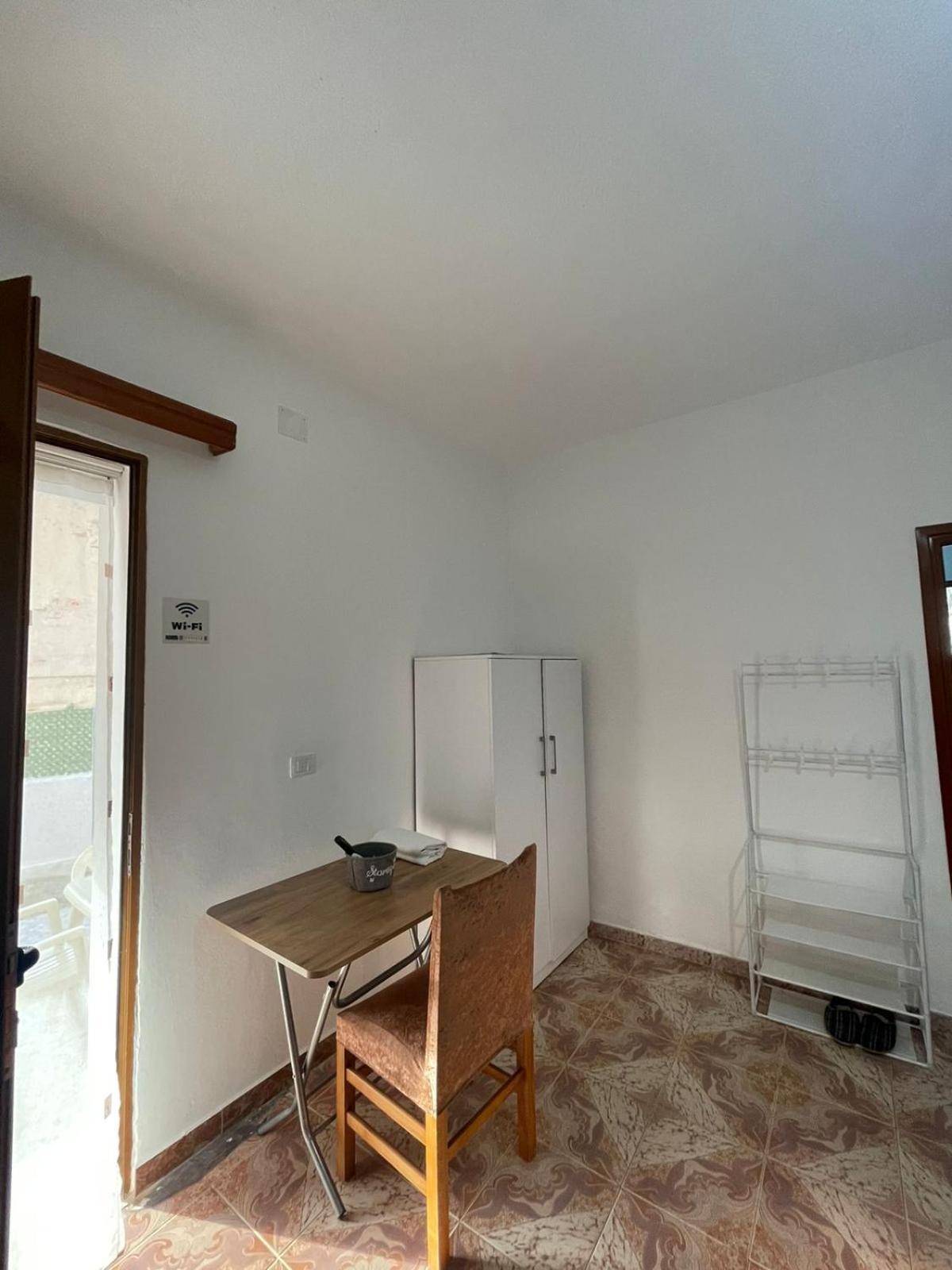 Rent Rooms Loren Vlore Exterior photo