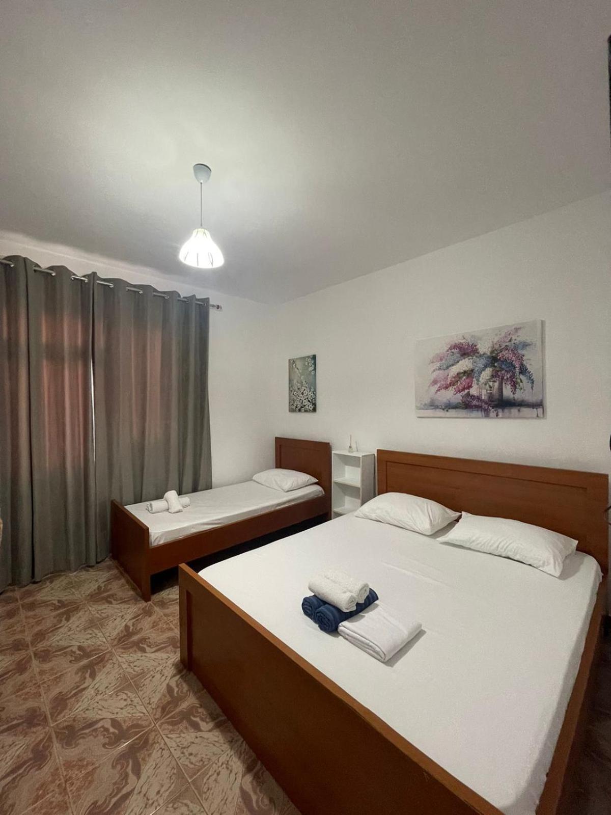 Rent Rooms Loren Vlore Exterior photo