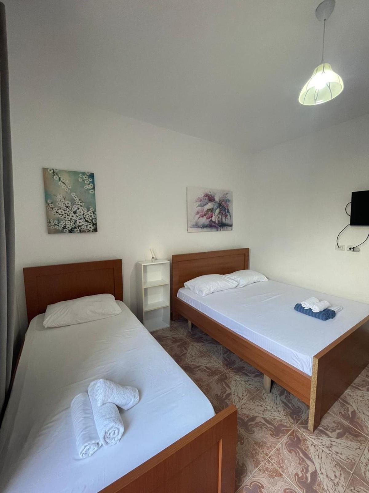 Rent Rooms Loren Vlore Exterior photo